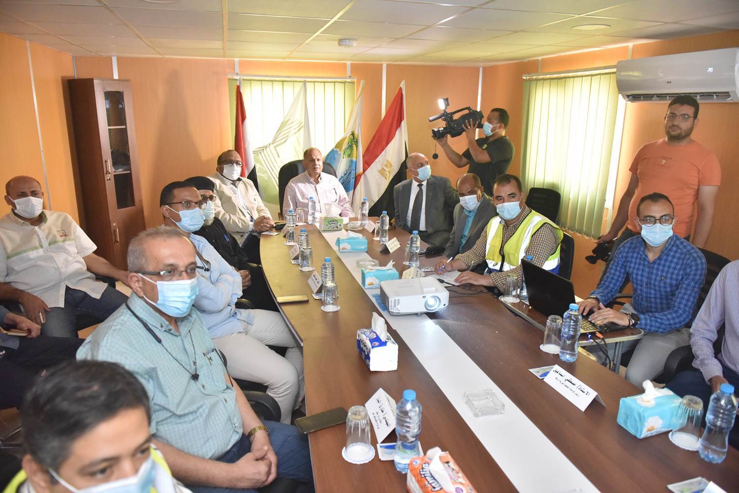 محافظ_أسيوط_يتفقد_انشاء_مشروع_تجميع_مياه_الصرف_الصحي_بقريتي_دير_درنكة_ودرنكة_الجديدة_(3)