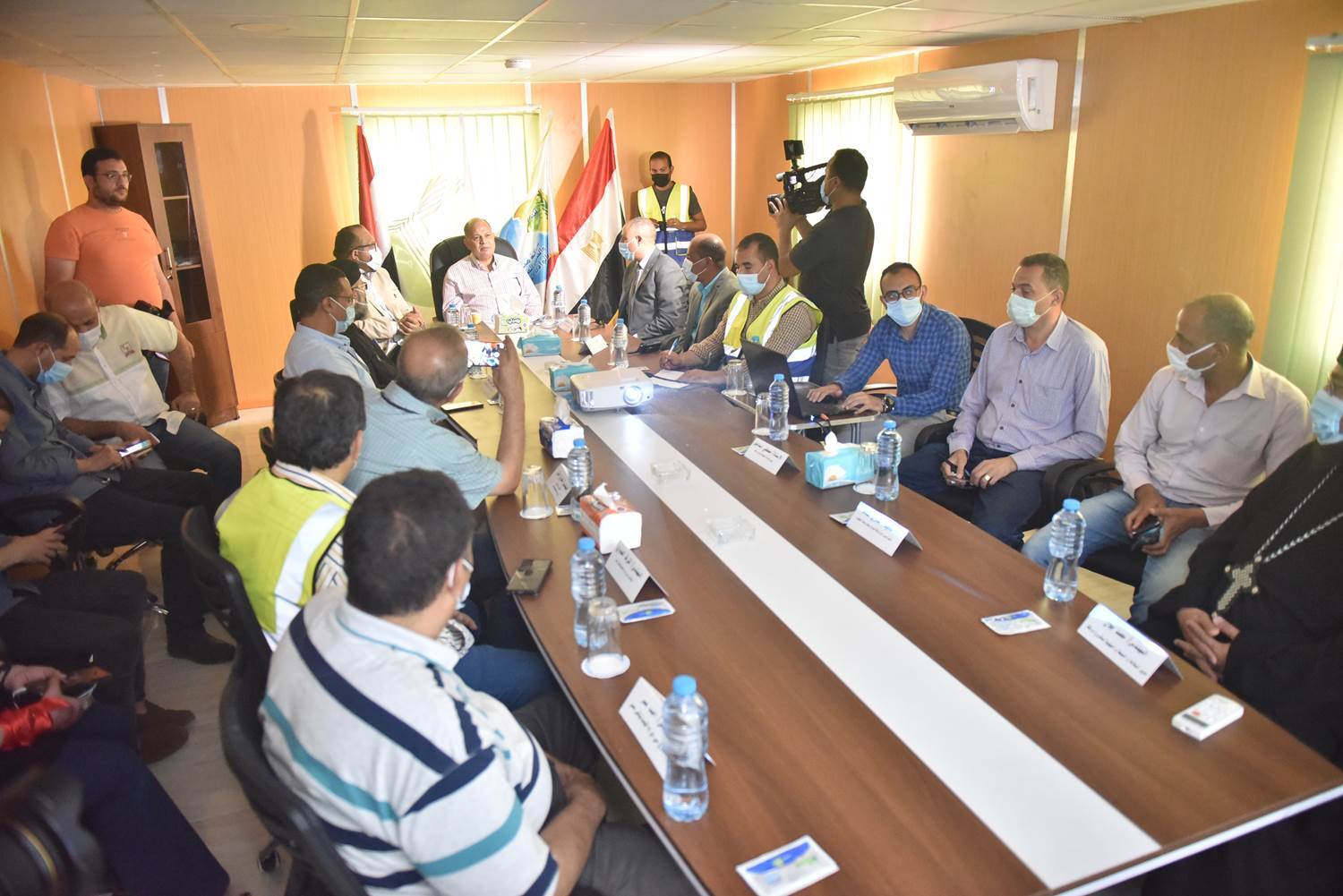 محافظ_أسيوط_يتفقد_انشاء_مشروع_تجميع_مياه_الصرف_الصحي_بقريتي_دير_درنكة_ودرنكة_الجديدة_(8)