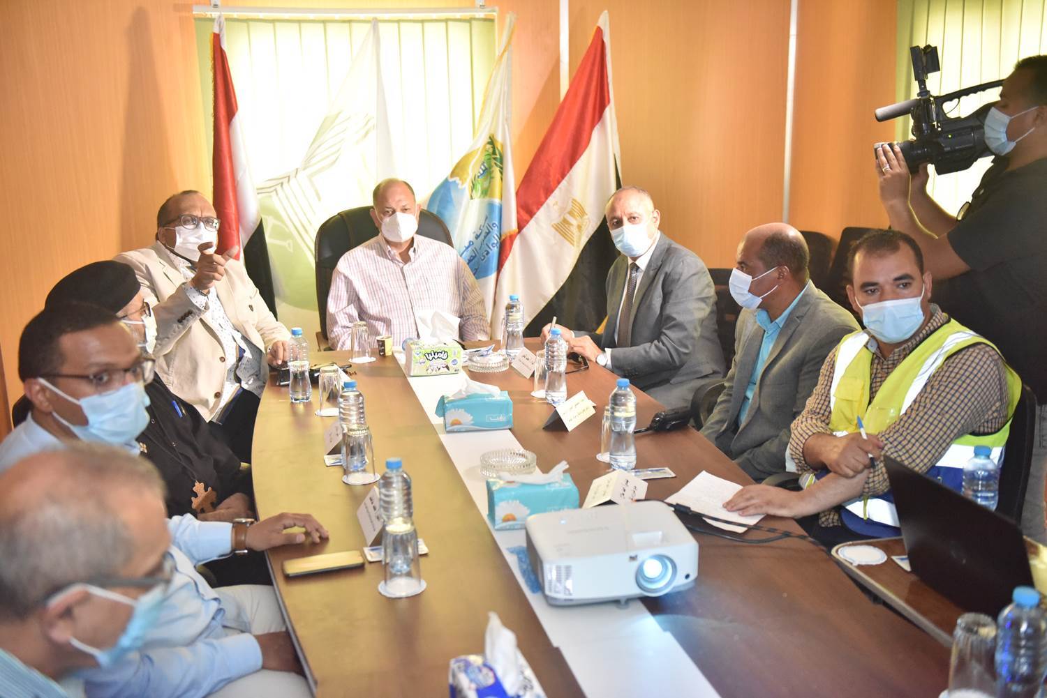 محافظ_أسيوط_يتفقد_انشاء_مشروع_تجميع_مياه_الصرف_الصحي_بقريتي_دير_درنكة_ودرنكة_الجديدة_(9)