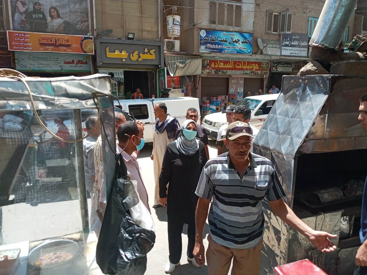 تنفيذ_حملات_لإزالة_الإشغالات_وتعديات_الباعة_الجائلين_والحواجز_الحديدية_والأسمنتية_بالقوصية_وحي_شرق_(3)