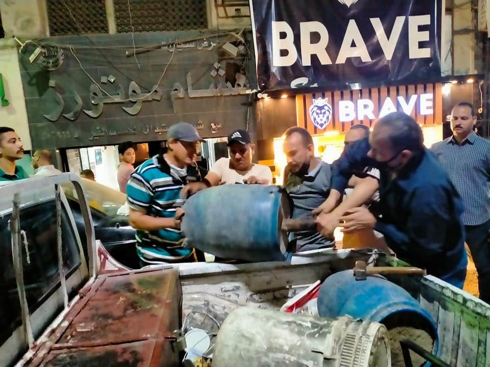 تنفيذ_حملات_لإزالة_الإشغالات_وتعديات_الباعة_الجائلين_والحواجز_الحديدية_والأسمنتية_بالقوصية_وحي_شرق_(9)