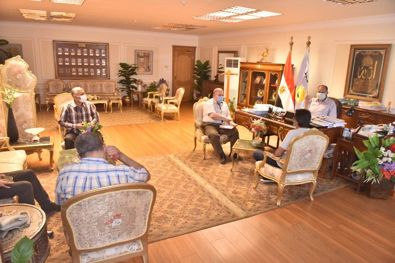 لقاء_مع_المقاولون_العرب_والاستثمار_بالمحافظة_(4)(1)