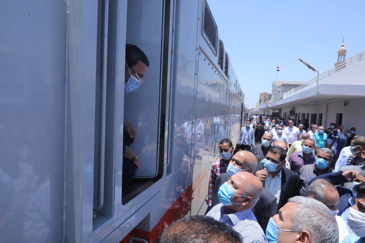 وزير_النقل_ومحافظ_أسيوط_يتفقدا_محطة_ديروط_للسكة_الحديد_وبرج_إشارات_ديروط_(2)