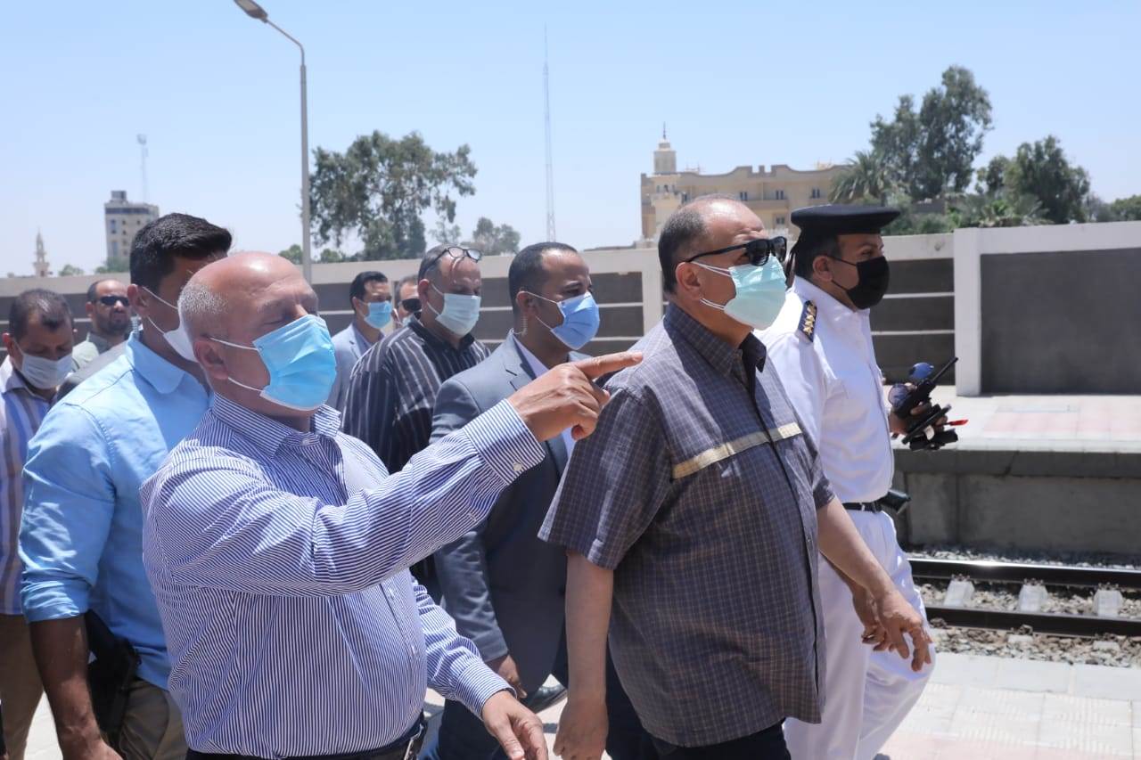 وزير_النقل_ومحافظ_أسيوط_يتفقدا_محطة_ديروط_للسكة_الحديد_وبرج_إشارات_ديروط_(6)