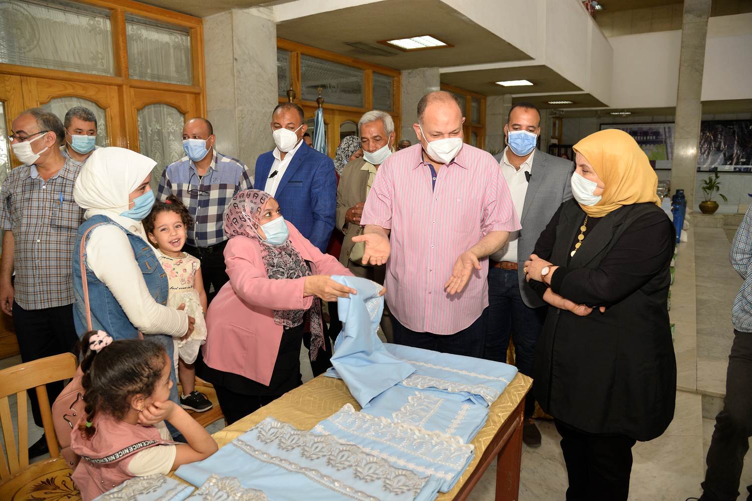 محافظ_أسيوط_يعلن_دعمه_الكامل_لذوات_الهمم_والسيدات_المعيلات_في_إقامة_مشروعات_صغيرة_ومتناهية_الصغر_(2)