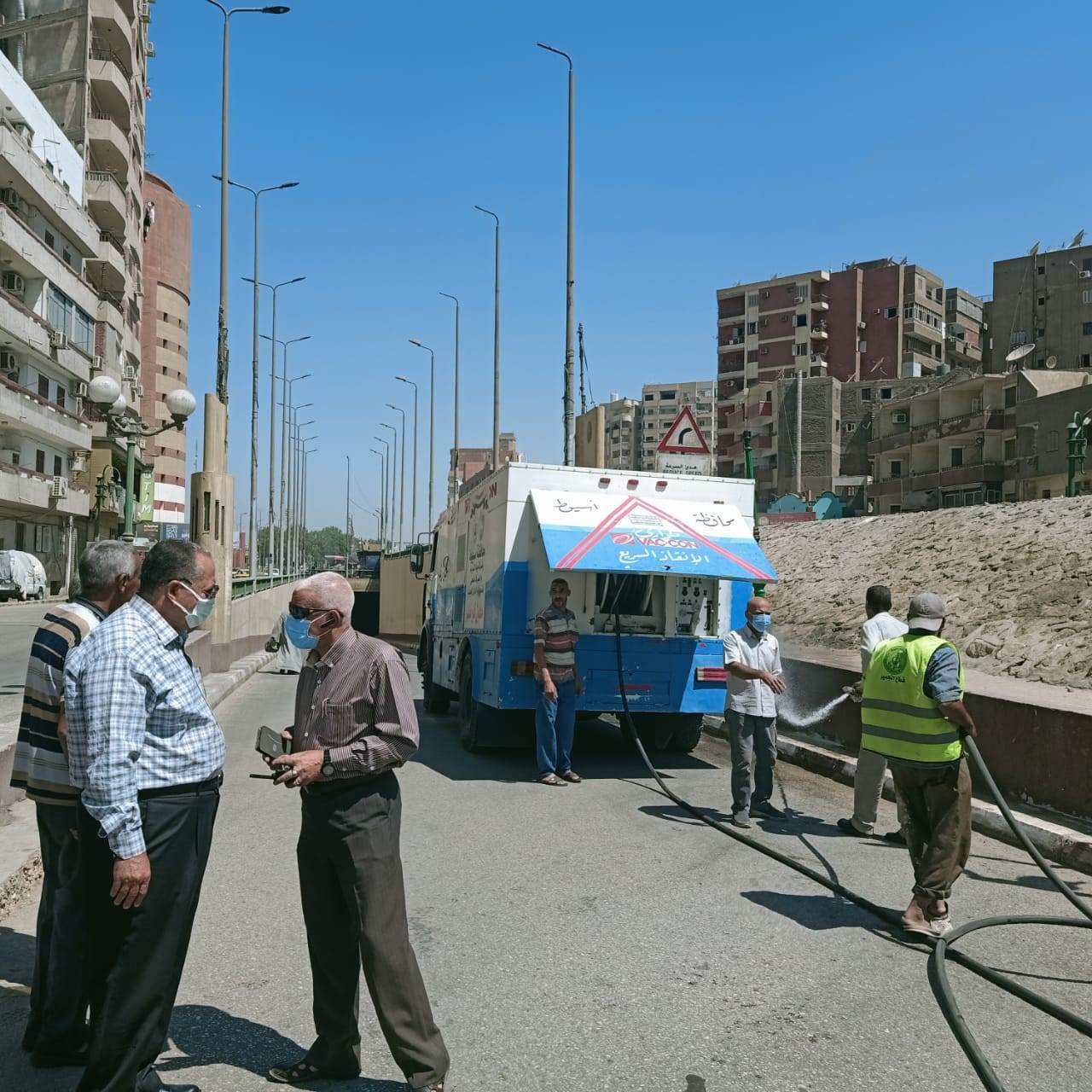 استكمال_أعمال_النظافة_والتطوير_ورفع_كفاءة_الانفاق_والسكرتير_المساعد_يتابع_حملة_نظافة_بنفق_الزهراء_(1)