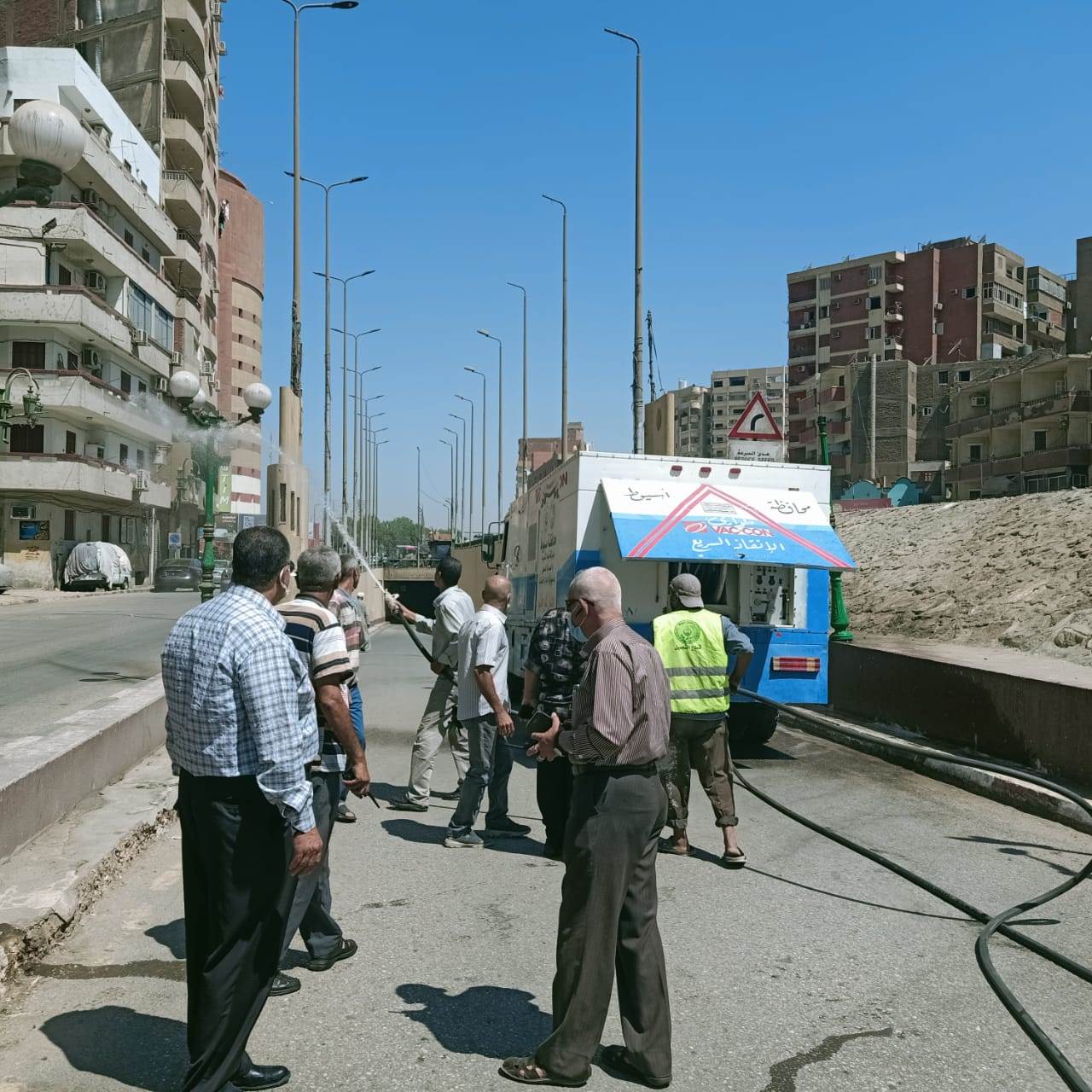 استكمال_أعمال_النظافة_والتطوير_ورفع_كفاءة_الانفاق_والسكرتير_المساعد_يتابع_حملة_نظافة_بنفق_الزهراء_(4)