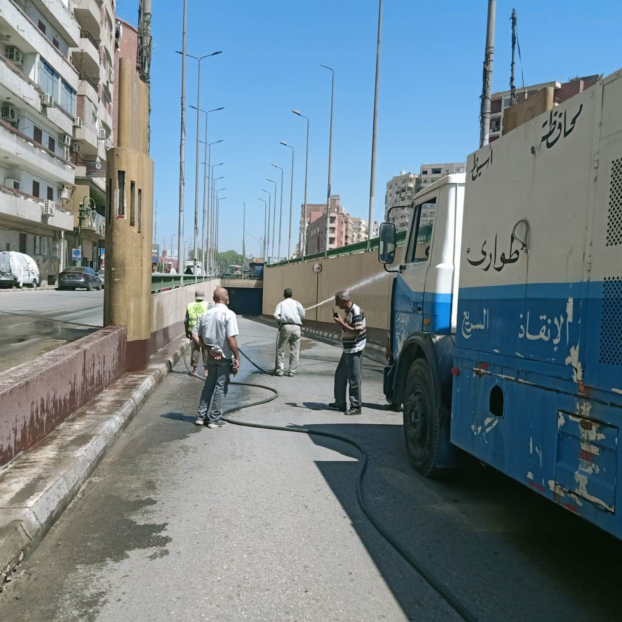 استكمال_أعمال_النظافة_والتطوير_ورفع_كفاءة_الانفاق_والسكرتير_المساعد_يتابع_حملة_نظافة_بنفق_الزهراء_(5)