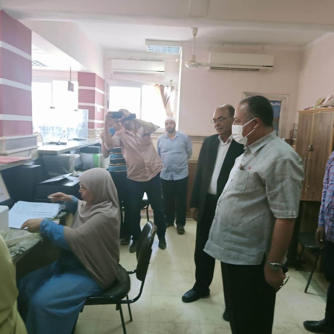 السكرتير_المساعد_يتفقد_المراكز_التكنولوجية_لمتابعة_تطبيق_منظومة_الاتشارطات_البنائية_الجديدة_(10)