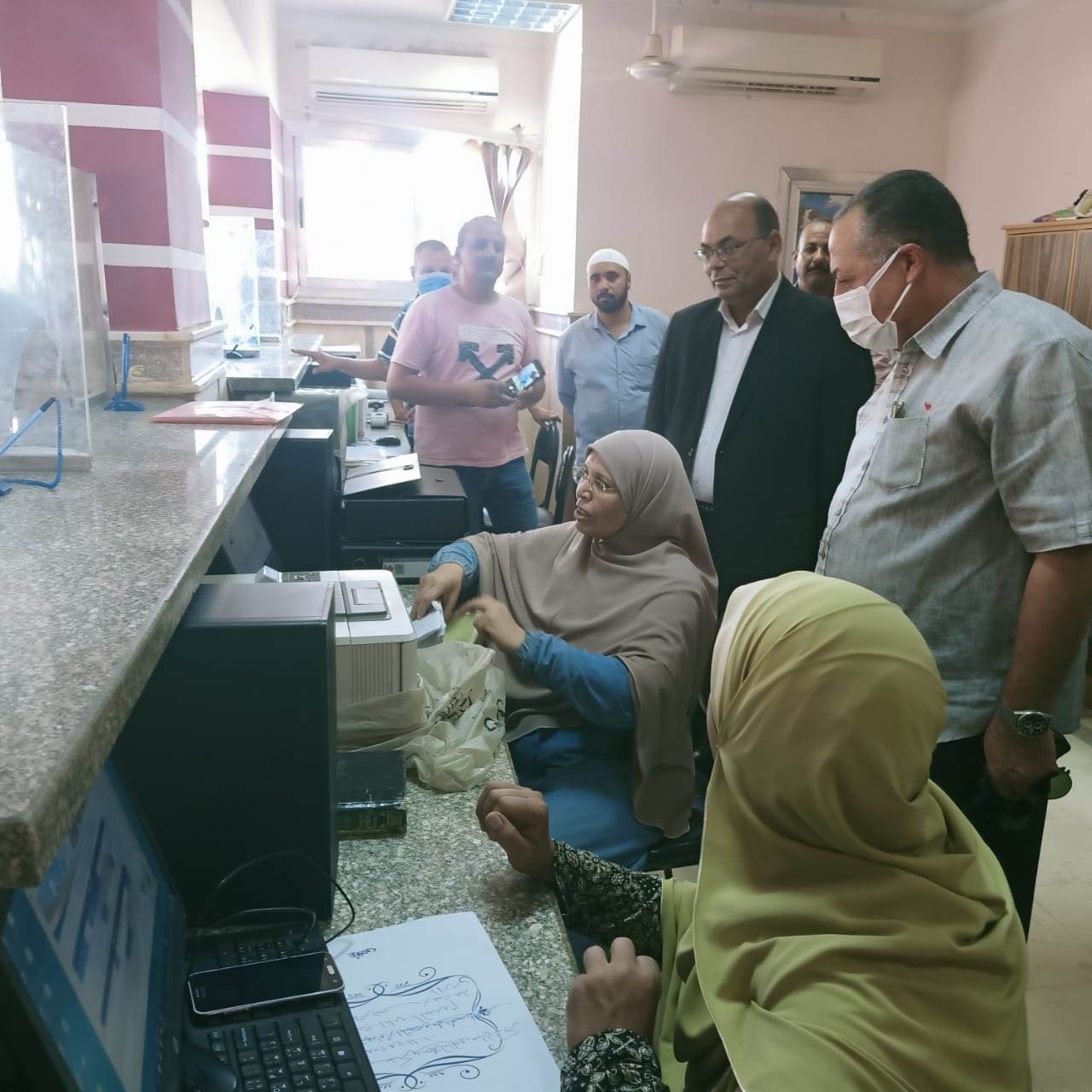 السكرتير_المساعد_يتفقد_المراكز_التكنولوجية_لمتابعة_تطبيق_منظومة_الاتشارطات_البنائية_الجديدة_(9)