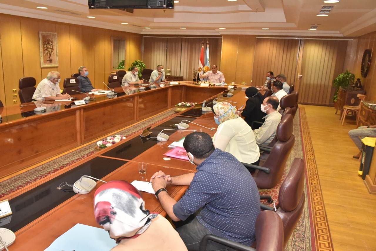 محافظ_أسيوط_يشدد_على_تكثيف_الحملات_وإزالة_الإشغالات_ونقل_الباعة_الجائلين_لأسواق_حضارية_(3)