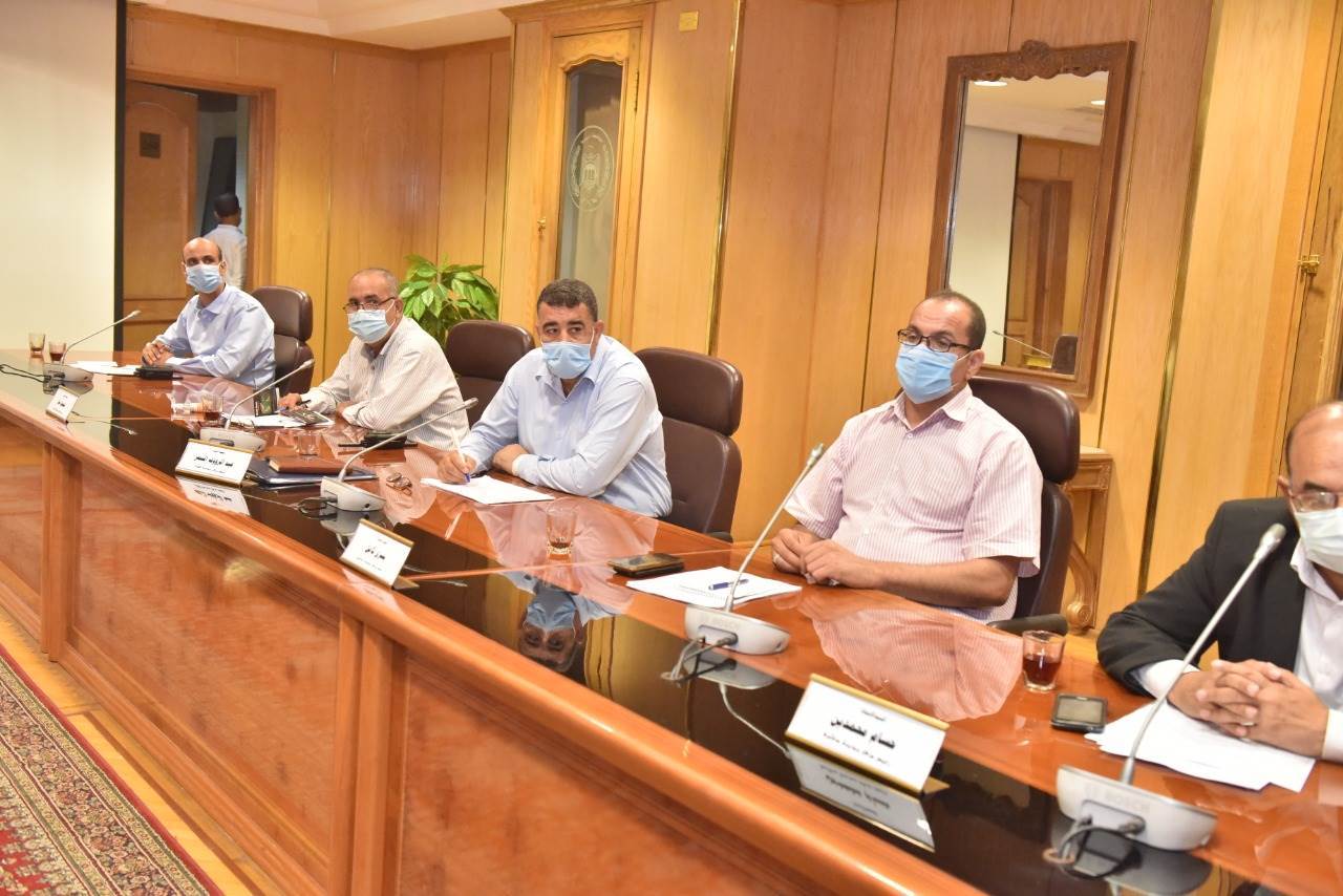 محافظ_أسيوط_يشدد_على_تكثيف_الحملات_وإزالة_الإشغالات_ونقل_الباعة_الجائلين_لأسواق_حضارية_(6)