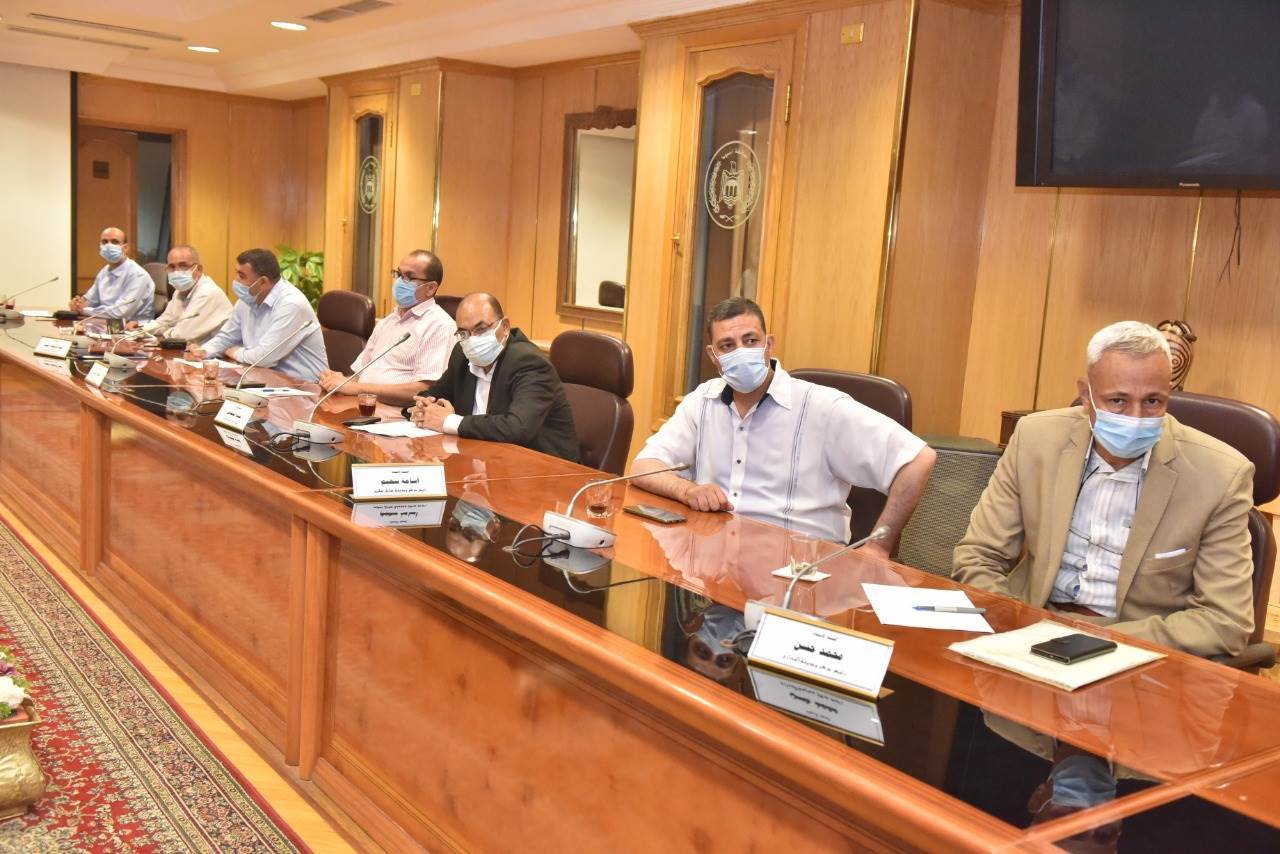 محافظ_أسيوط_يشدد_على_تكثيف_الحملات_وإزالة_الإشغالات_ونقل_الباعة_الجائلين_لأسواق_حضارية_(7)