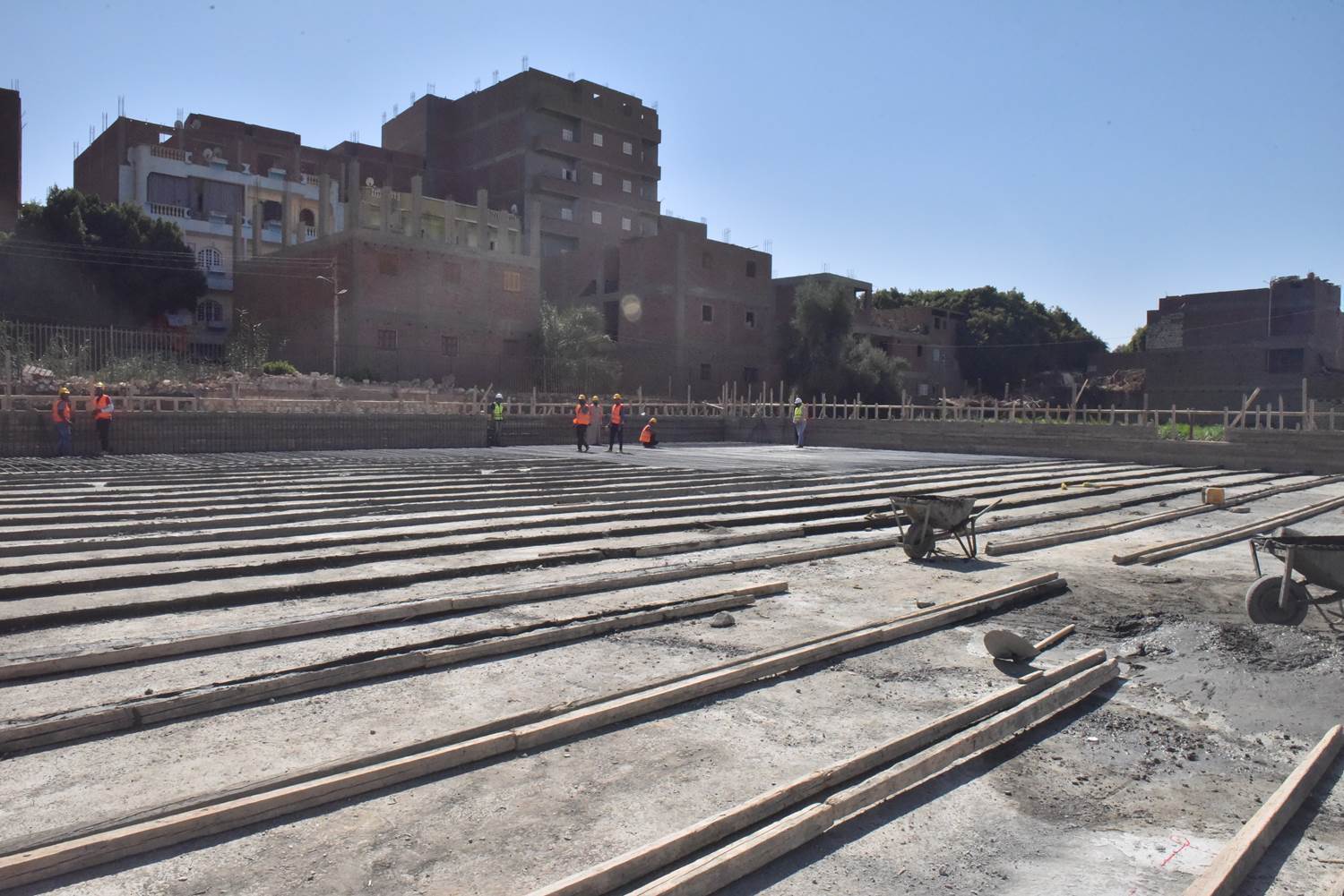 محافظ_أسيوط_يتفقد_انشاء_مستشفى_ساحل_سليم_النموذجي_الجديد_ويتابع_سير_العمل_بالمستشفى_المركزي_(1)