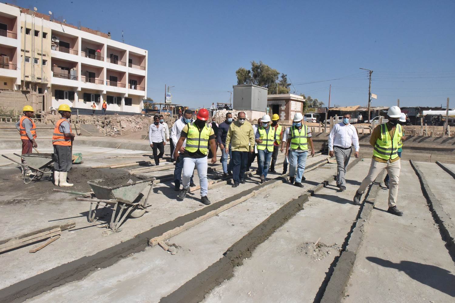 محافظ_أسيوط_يتفقد_انشاء_مستشفى_ساحل_سليم_النموذجي_الجديد_ويتابع_سير_العمل_بالمستشفى_المركزي_(5)