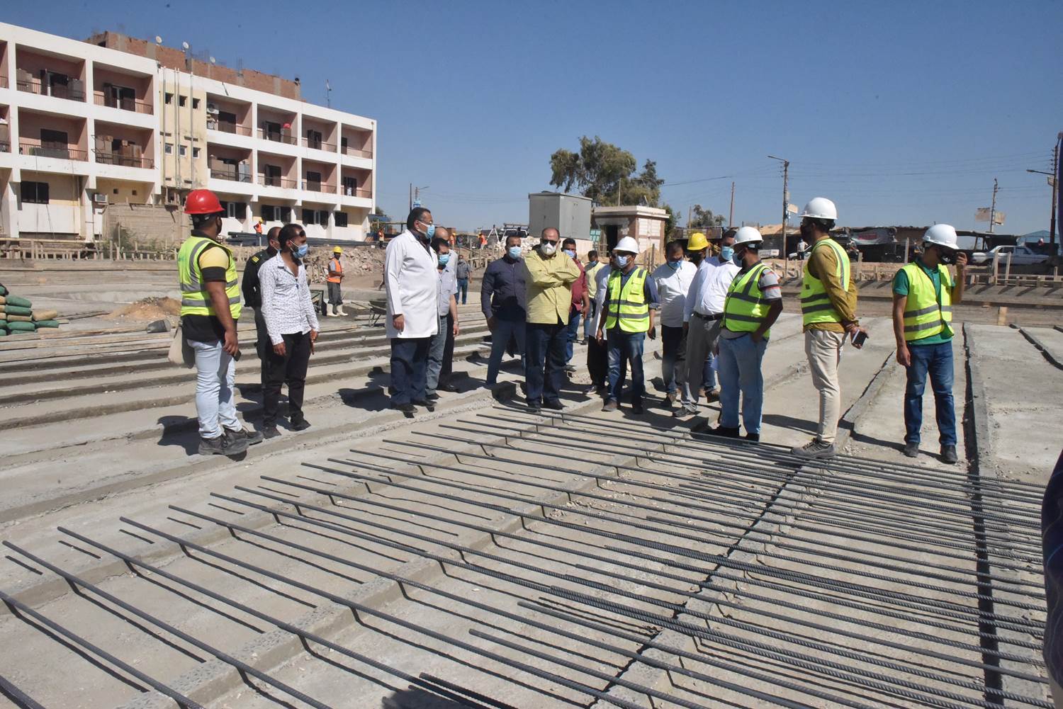 محافظ_أسيوط_يتفقد_انشاء_مستشفى_ساحل_سليم_النموذجي_الجديد_ويتابع_سير_العمل_بالمستشفى_المركزي_(7)