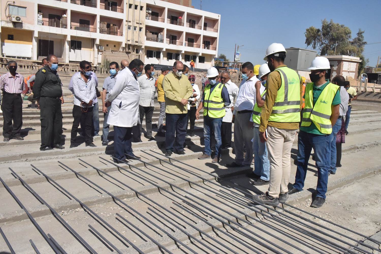 محافظ_أسيوط_يتفقد_انشاء_مستشفى_ساحل_سليم_النموذجي_الجديد_ويتابع_سير_العمل_بالمستشفى_المركزي_(9)