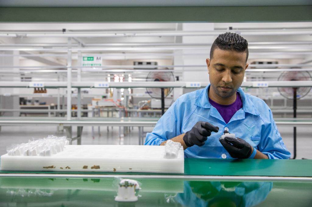 افتتاح_خط_إنتاج_إكسسوارات_المحمول_للعلامة_التجارية_Infinix3