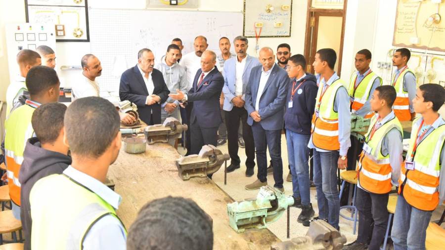  محافظ أسيوط يعلن قبول دفعة من الطالبات في مدرسة مياه الشرب