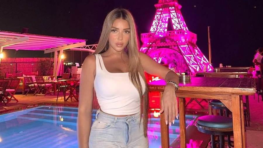 سارة سلامة بإطلالة جريئة في أحدث جلسة تصوير