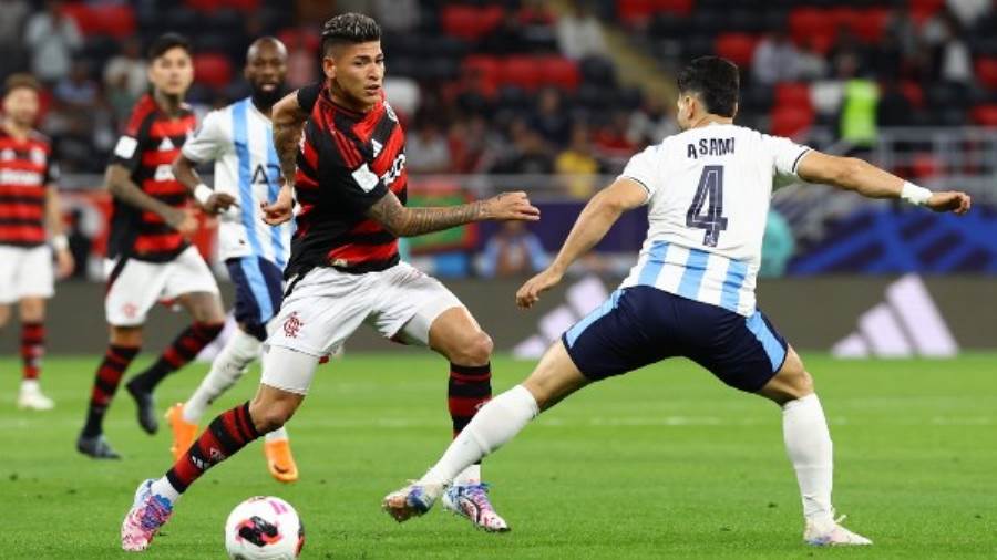 فلامنجو البرازيلي يفوز على بيراميدز بثنائية ويتوج بلقب كأس التحدي