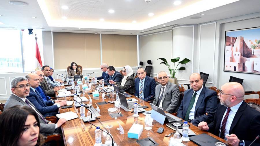 وزيرة الإسكان تستعرض الخطط التسويقية لشركة "سيتي إيدج" 