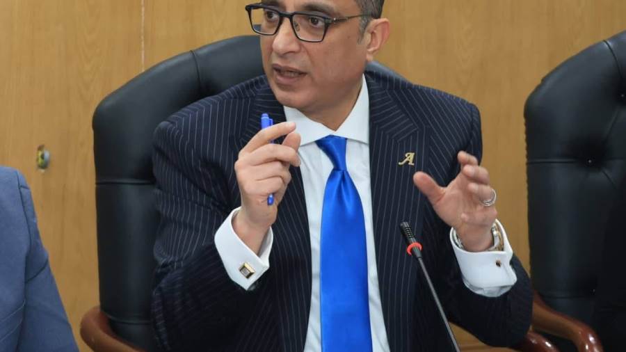 محافظ الجيزة: لا تهاون مع التقصير وتسريع وتيرة العمل لتحسين مستوى الخدمات