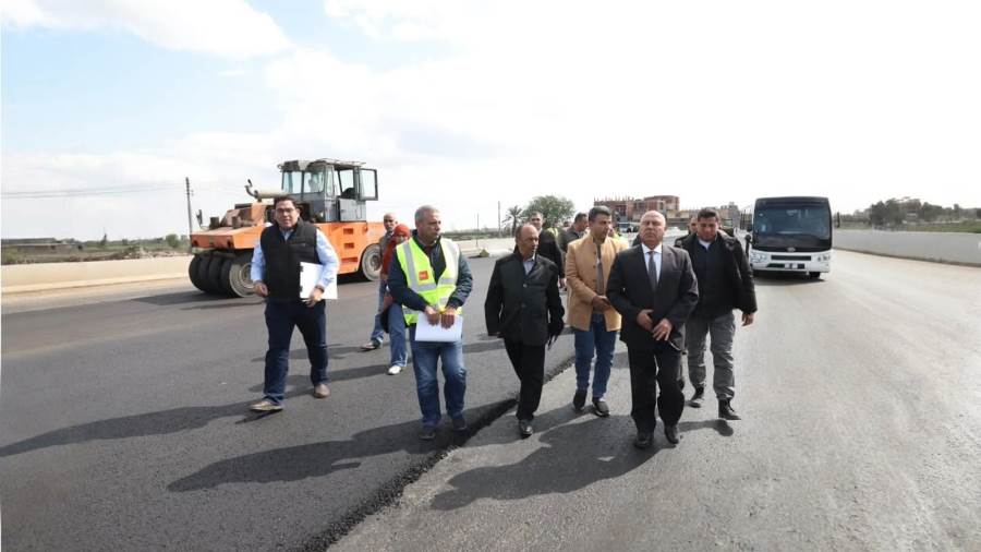 وزير النقل يتفقد مشروع الطريق الحر في المسافة من بنها حتى المنصورة