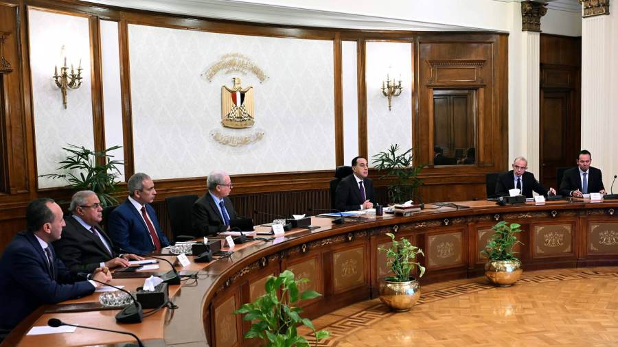 الحكومة والبنك المركزي يضعان خطة طارئة لتوفير النقد الأجنبي لتأمين الاحتياجات الأساسية 