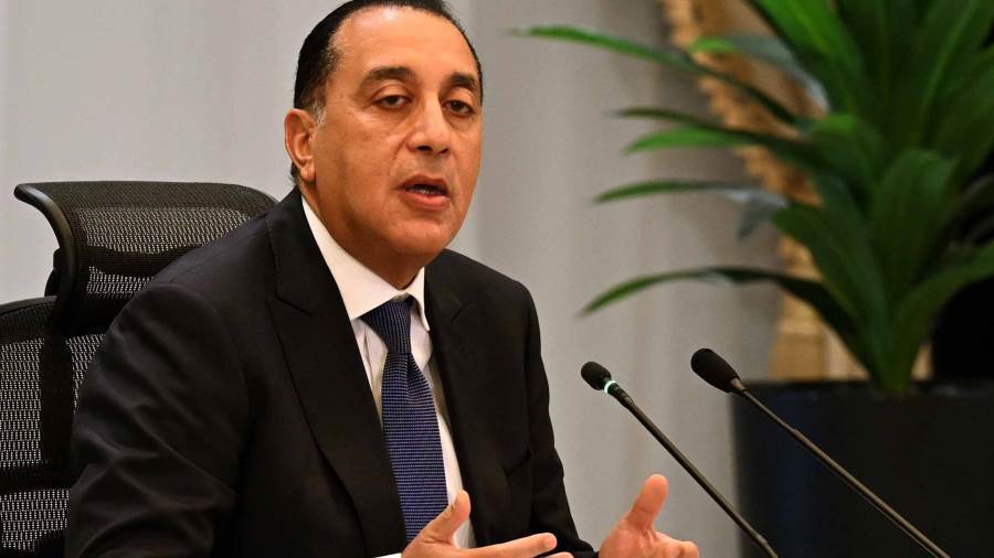 «مدبولي»: توفير كافة الإمدادات اللازمة لمنع انقطاع الكهرباء أو توقف المصانع