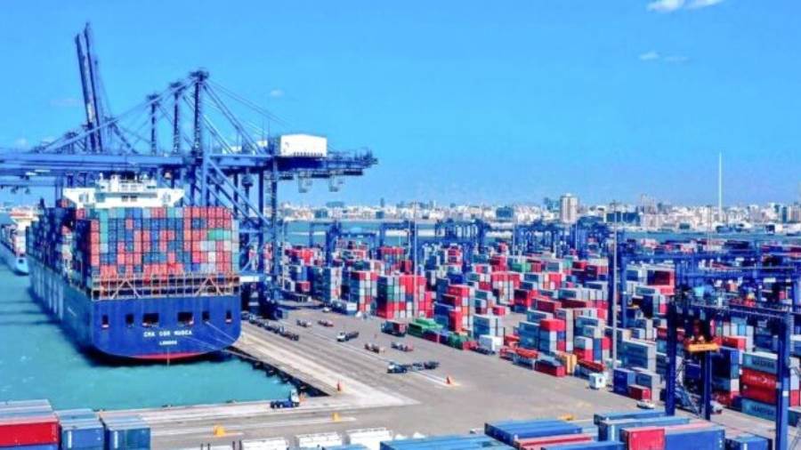 موانئ البحر الأحمر تشهد تداول 12 ألف طن و727 شاحنة بضائع عامة 
