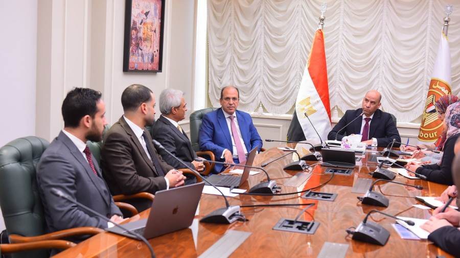  العمل تستعين بخبير دولي لإطلاق منصة وطنية لتأهيل الشباب لسوق العمل العالمي