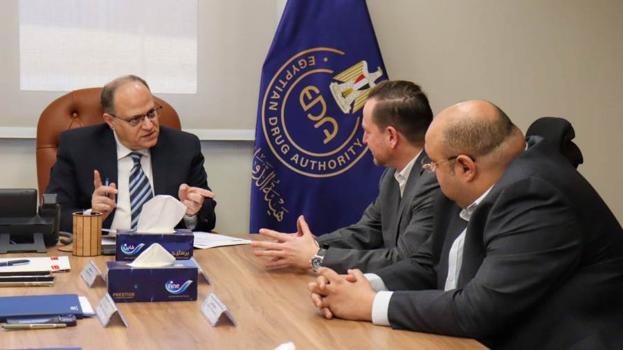 رئيس هيئة الدواء يبحث مع شركة سيرفييه مصر توطين الصناعات الدوائية المتطورة