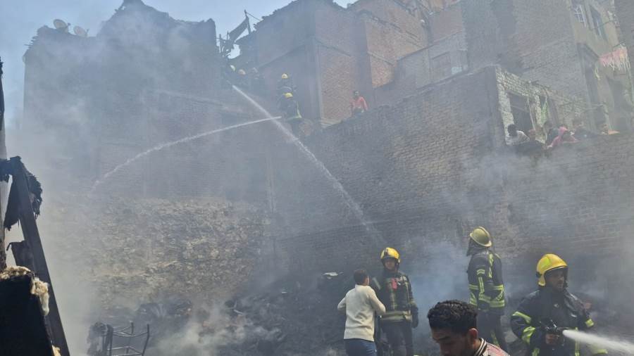 محافظ القاهرة: السيطرة على حريق مخزن بمساكن الحرفيين بمنشأة ناصر دون إصابات
