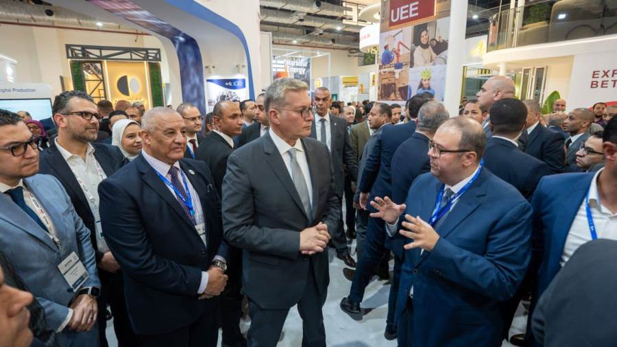 وزير البترول يتفقد أجنحة الشركات المشاركة في مؤتمر مصر للطاقة “إيجبس 2026”