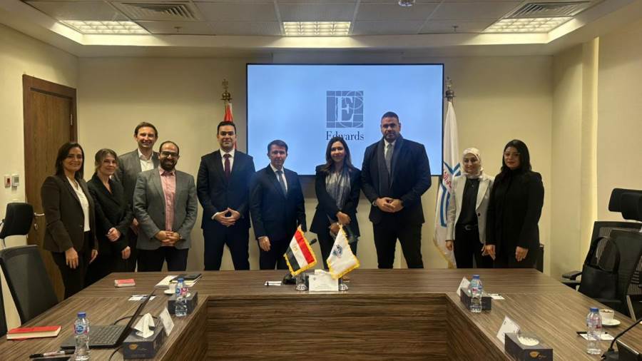 «التأمين الصحي» تبحث التعاون مع شركات عالمية لتحديث منظومة علاج أمراض القلب