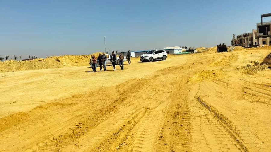 رئيس جهاز مدينة القاهرة الجديدة يتابع الموقف التنفيذي لمشروعات المرافق بالتجمع السادس