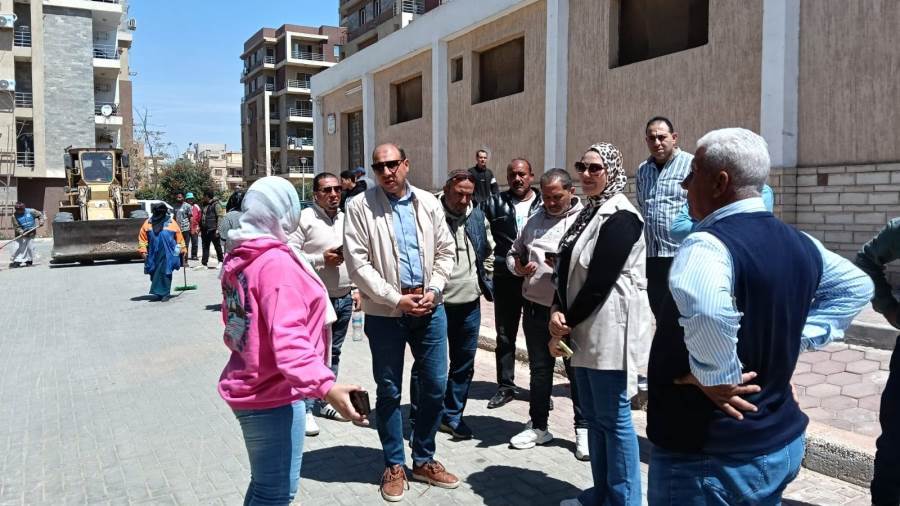 المهندس تامر جبر يتابع ميدانيا مستوى الخدمات وأعمال الصيانة بمشروع “جنة” بالعبور