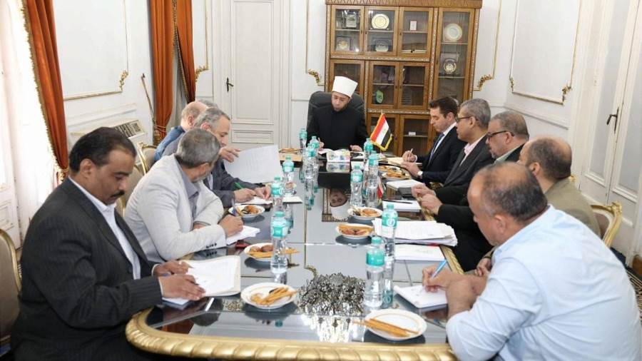 وزير الأوقاف يعقد اجتماعًا مع قيادات هيئة الأوقاف لبحث تعظيم استثمارات الوقف