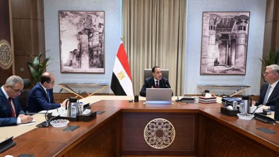 "مدبولي" يتابع تأمين المخزون الاستراتيجي من المنتجات البترولية وسداد مستحقات الشركاء الأجانب