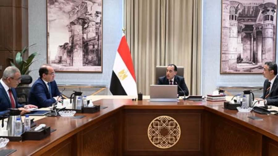 الحكومة: توافر احتياطيات كبيرة من السلع ومتابعة مستمرة لضمان استقرار الأسواق