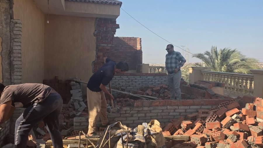 "زعفر": إزالة فورية ومصادرة مواد بناء لمخالفات بنائية  بالقطاع الشرقي 