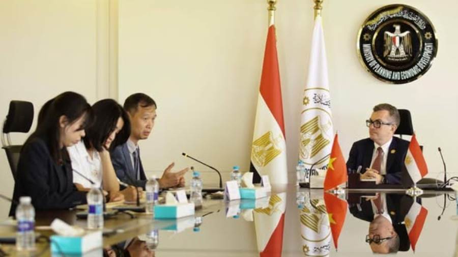 وزير التخطيط يبحث مع سفير فيتنام تعزيز الشراكة التنموية والتعاون الاقتصادي