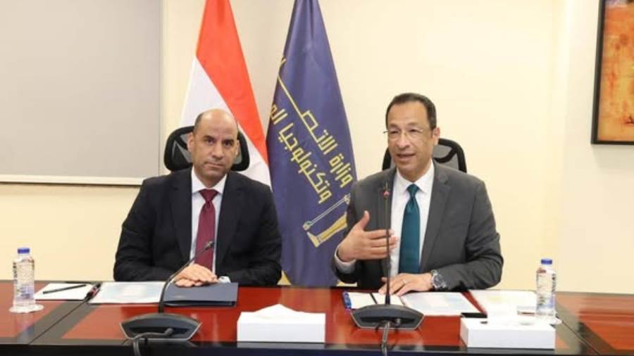 وزيرا الاتصالات العمل يطلاق خدمة "كعب العمل" إلكترونياً عبر منصة مصر الرقمية