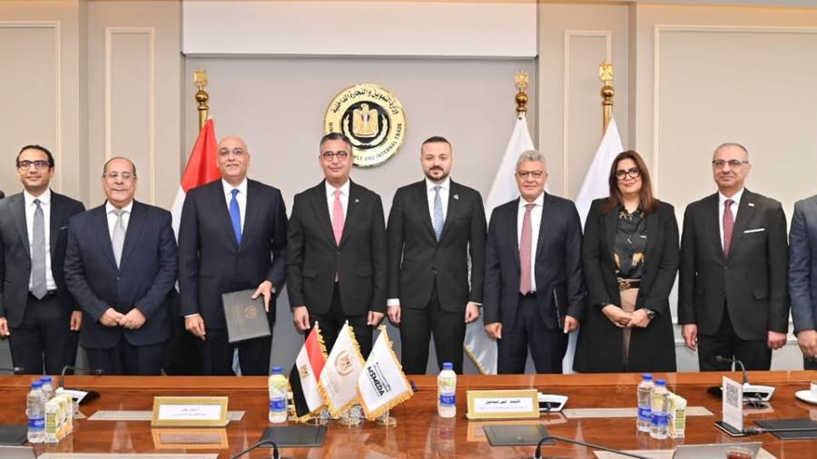 تعاون بين "التموين" و"جهاز تنمية المشروعات" لتحويل المنافذ التموينية إلى "CARRY ON" والتوسع بمنافذ جديدة بنظام الفرنشايز