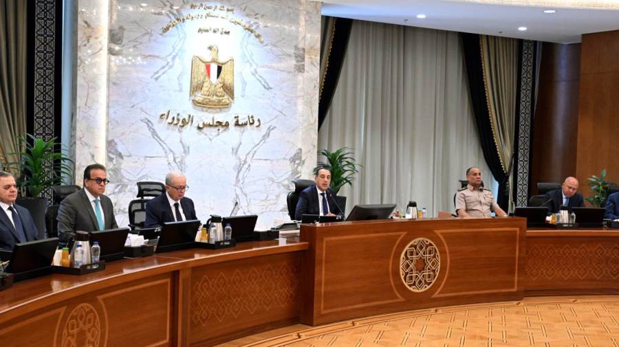 "مدبولي" يوجه بتوفير السلع الأساسية ومضاعفة طرح اللحوم وتكثيف الرقابة على الأسواق