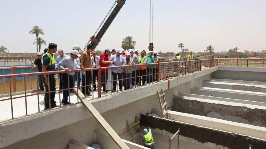 نائب وزيرة الإسكان يتابع مشروعات مياه الشرب والصرف الصحي بأسيوط