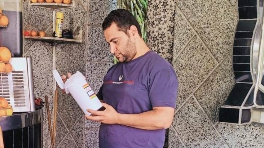 ضبط مادة خطيرة لغش عصير القصب بمحل في أسيوط