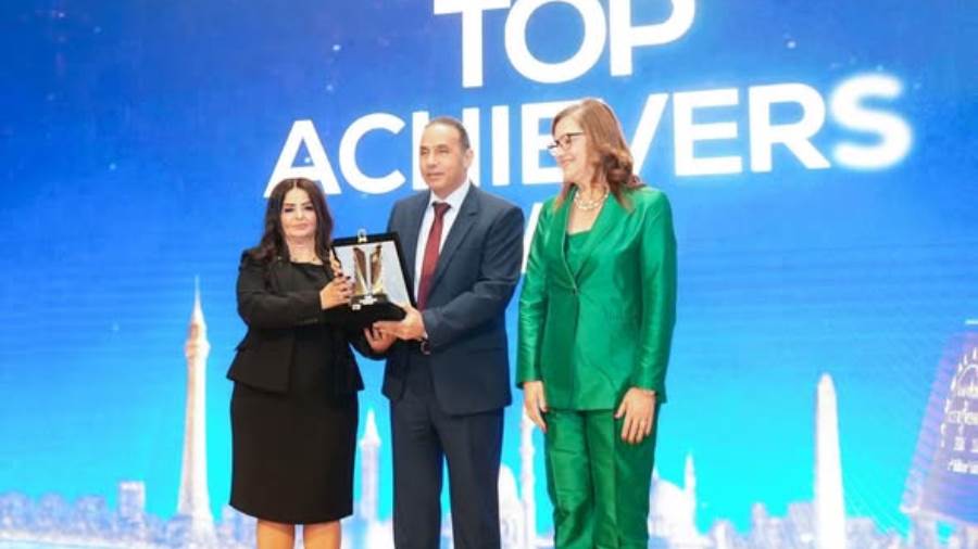 الدكتور إسلام عزام: إصدار 190 ألف عقد رقمي مصر