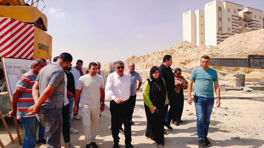 المهندس ياسر عبد الحليم يتابع تنفيذ محطة الصرف الصحي بـ500 فدان بحدائق أكتوبر